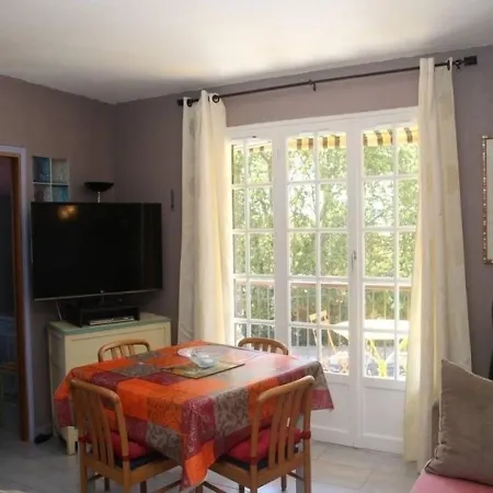Agay Plage 10 Apartamento *
